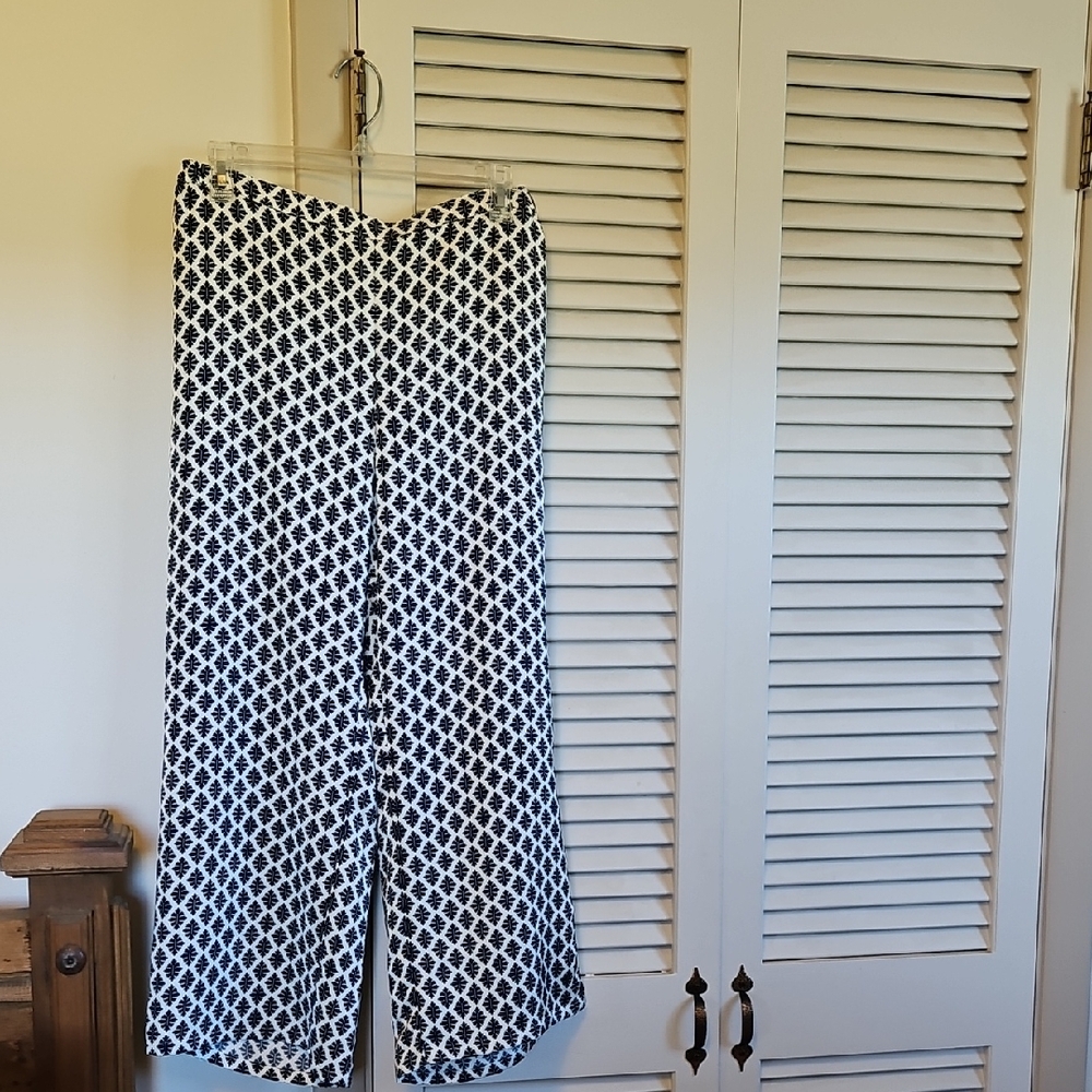 J. Jill Navy and White Leaf Print Pants
